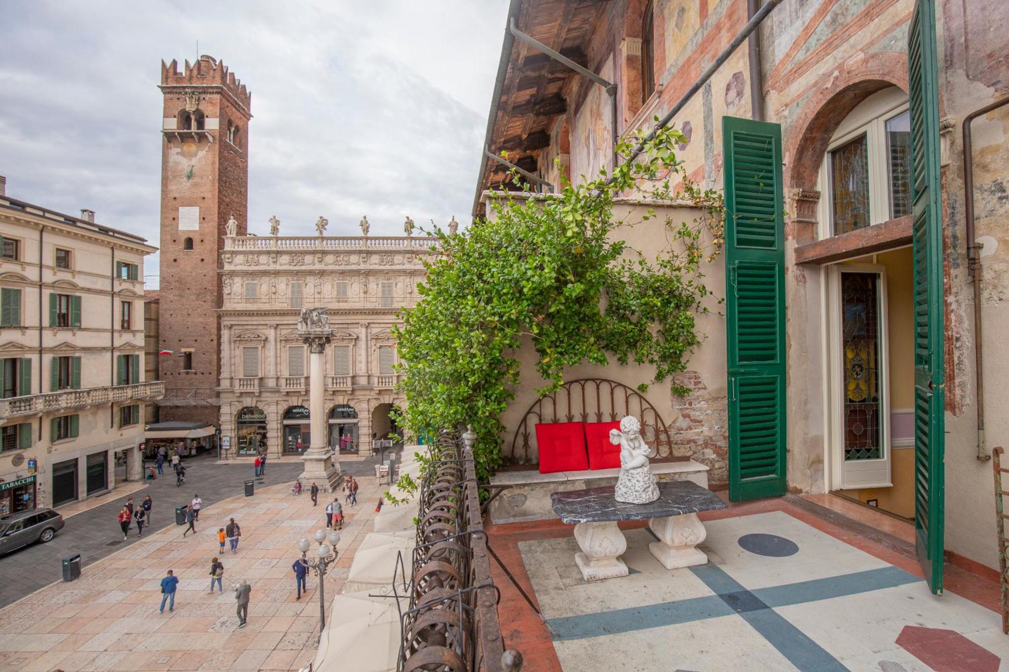 Corte Realdi Suites Piazza Erbe Βερόνα Δωμάτιο φωτογραφία